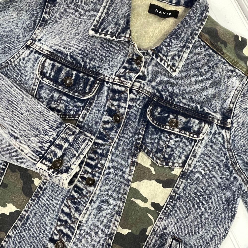 Navie Women's Large Acid‎ Wash Camo Denim Jacket Cropped